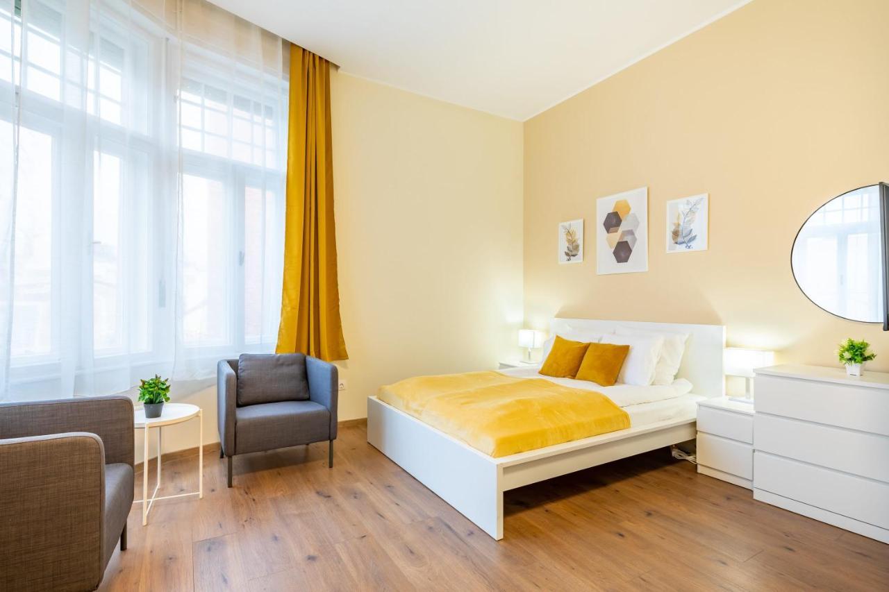 Super Central New Studio Budapest Bagian luar foto