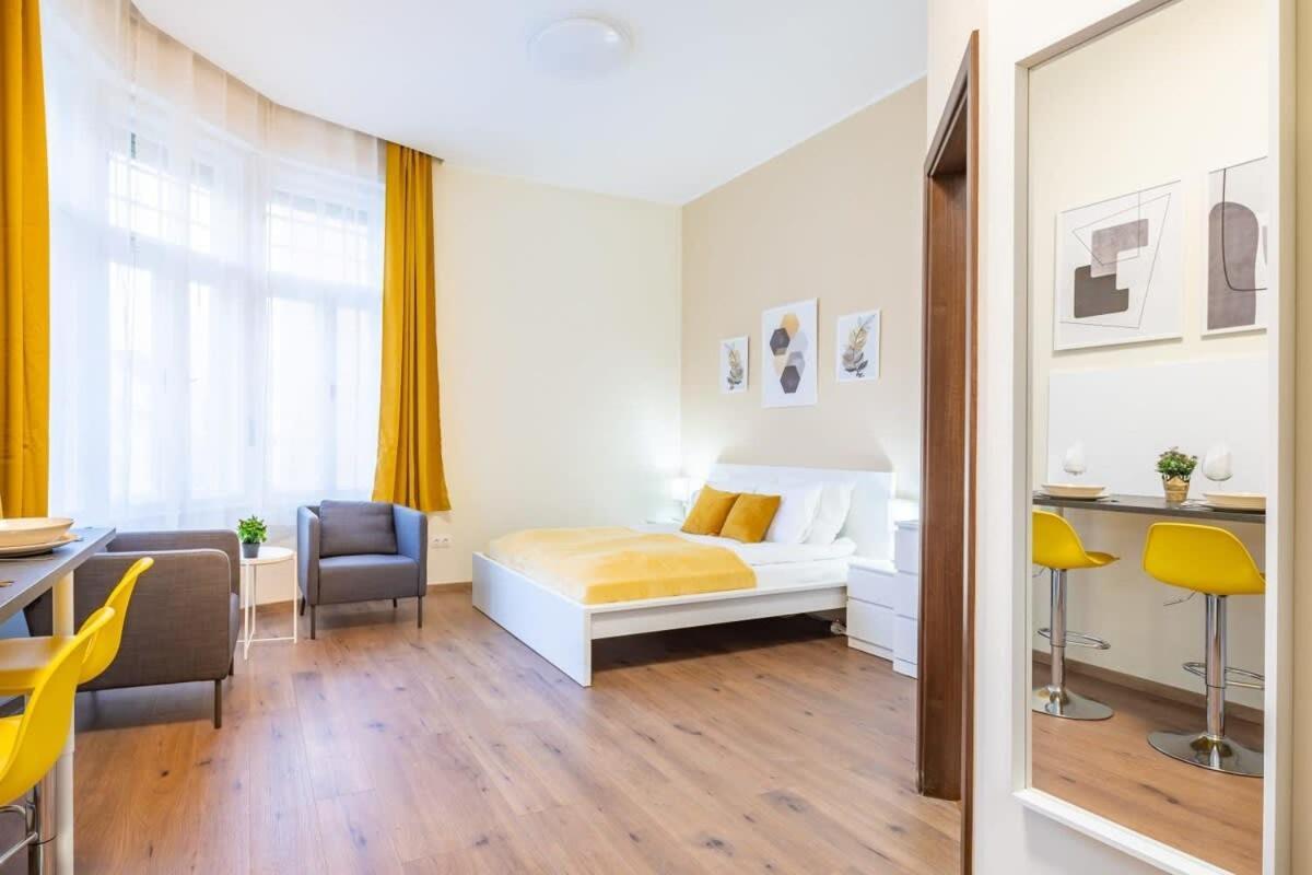 Super Central New Studio Budapest Bagian luar foto