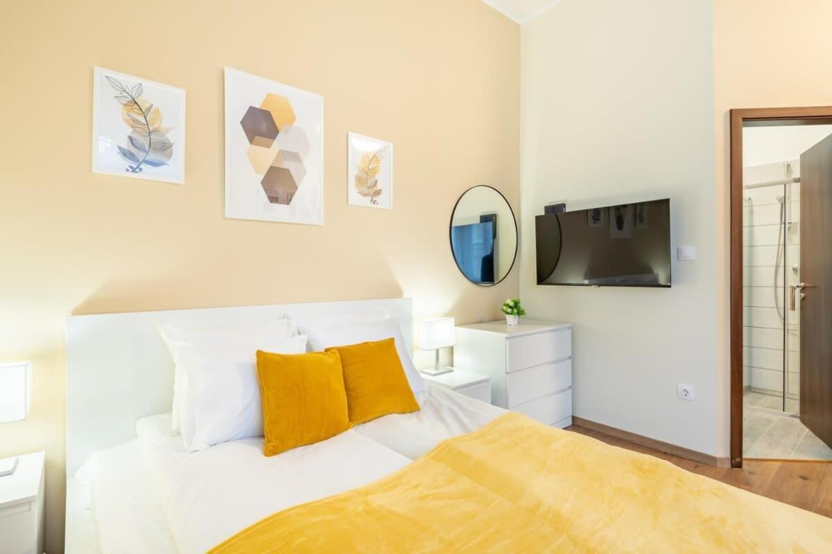 Super Central New Studio Budapest Bagian luar foto