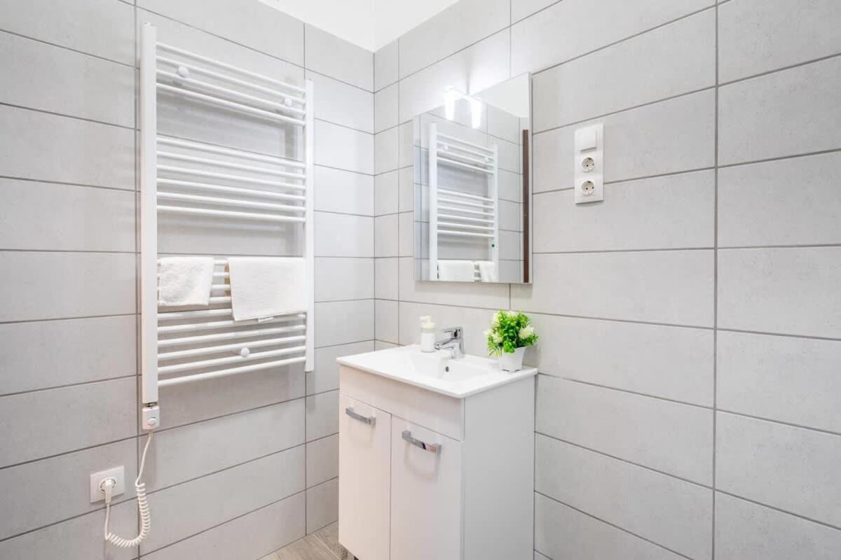 Super Central New Studio Budapest Bagian luar foto