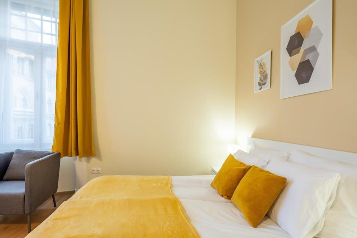 Super Central New Studio Budapest Bagian luar foto