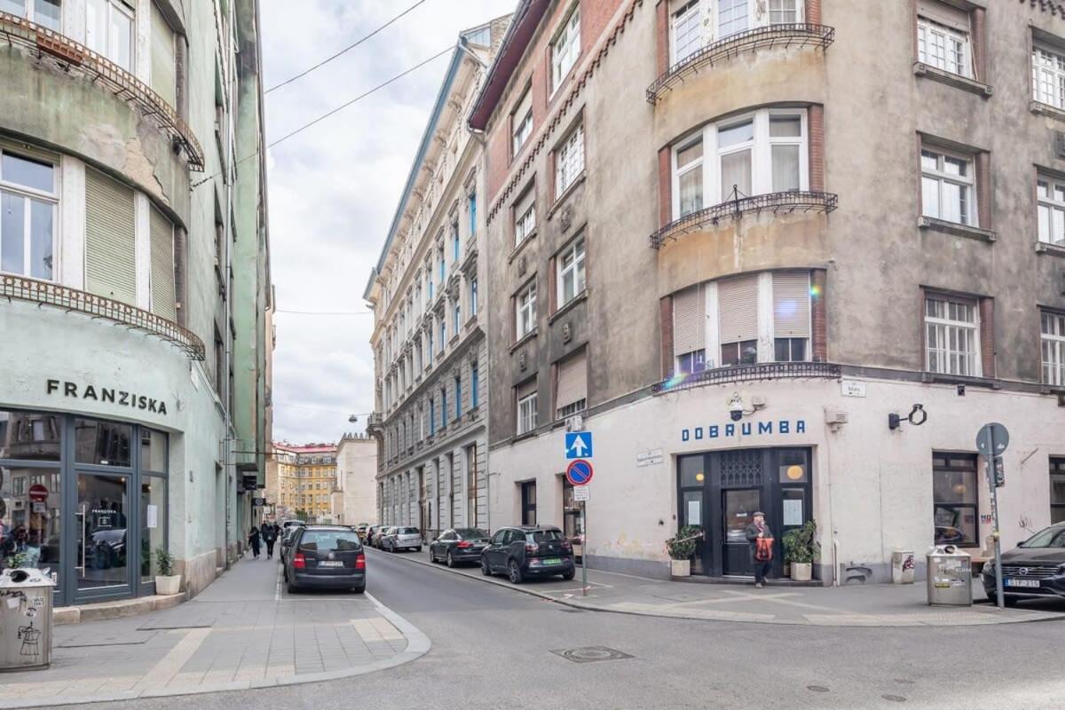 Super Central New Studio Budapest Bagian luar foto