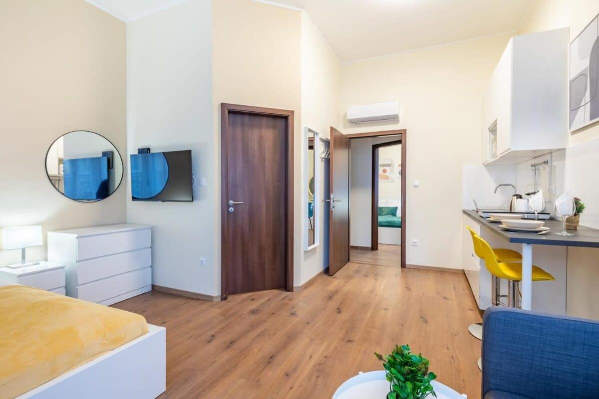Super Central New Studio Budapest Bagian luar foto