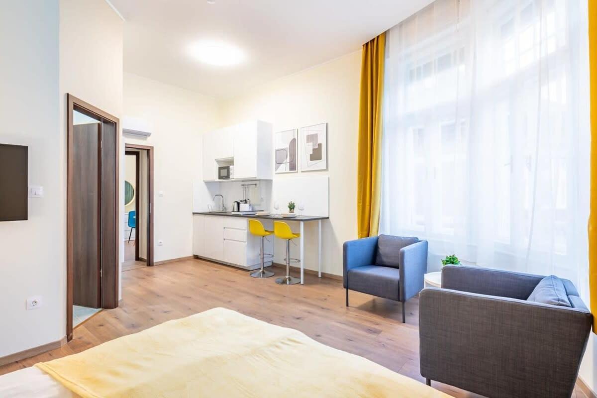 Super Central New Studio Budapest Bagian luar foto