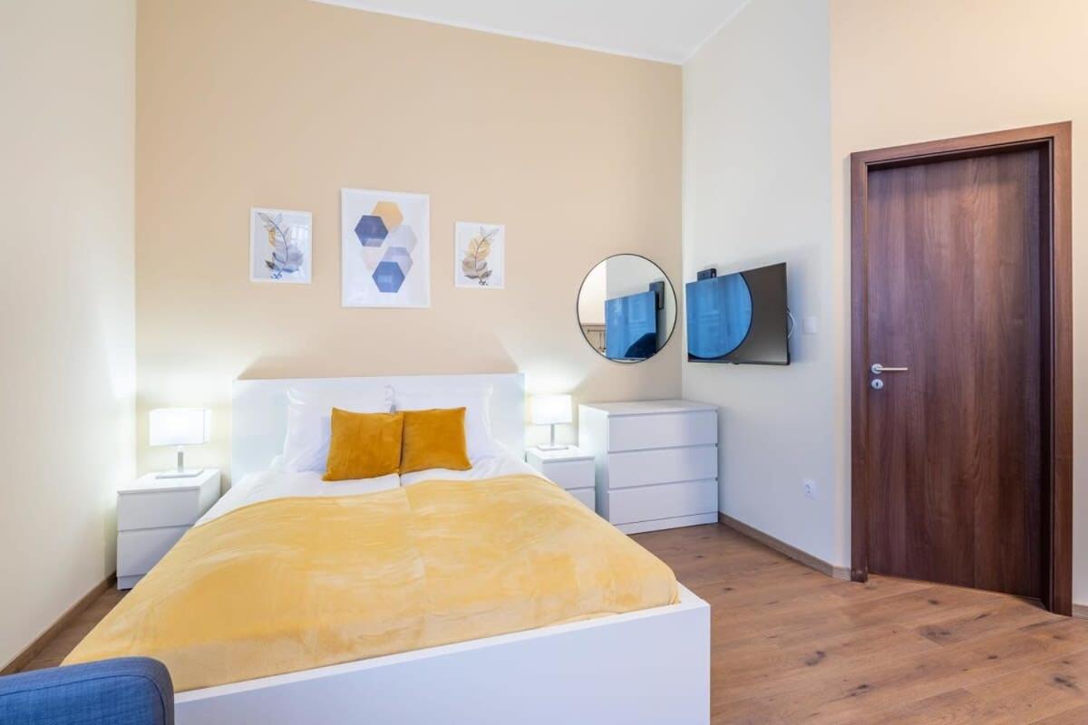 Super Central New Studio Budapest Bagian luar foto