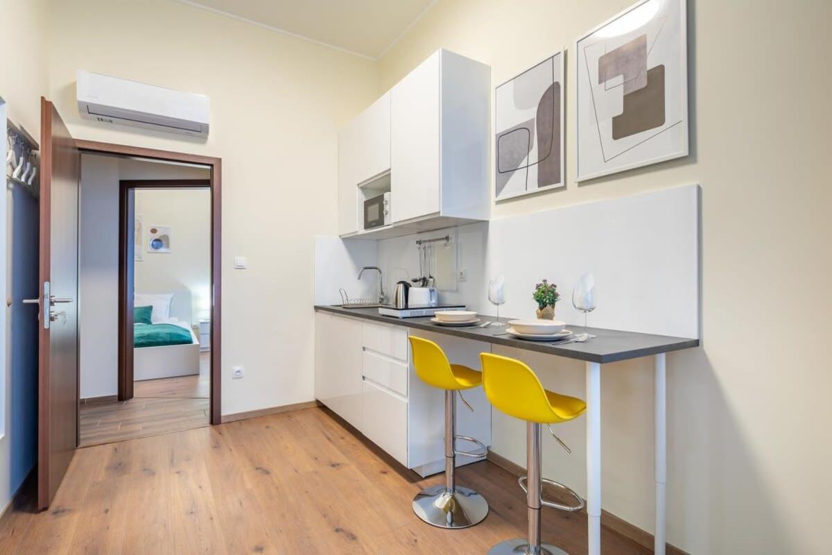 Super Central New Studio Budapest Bagian luar foto
