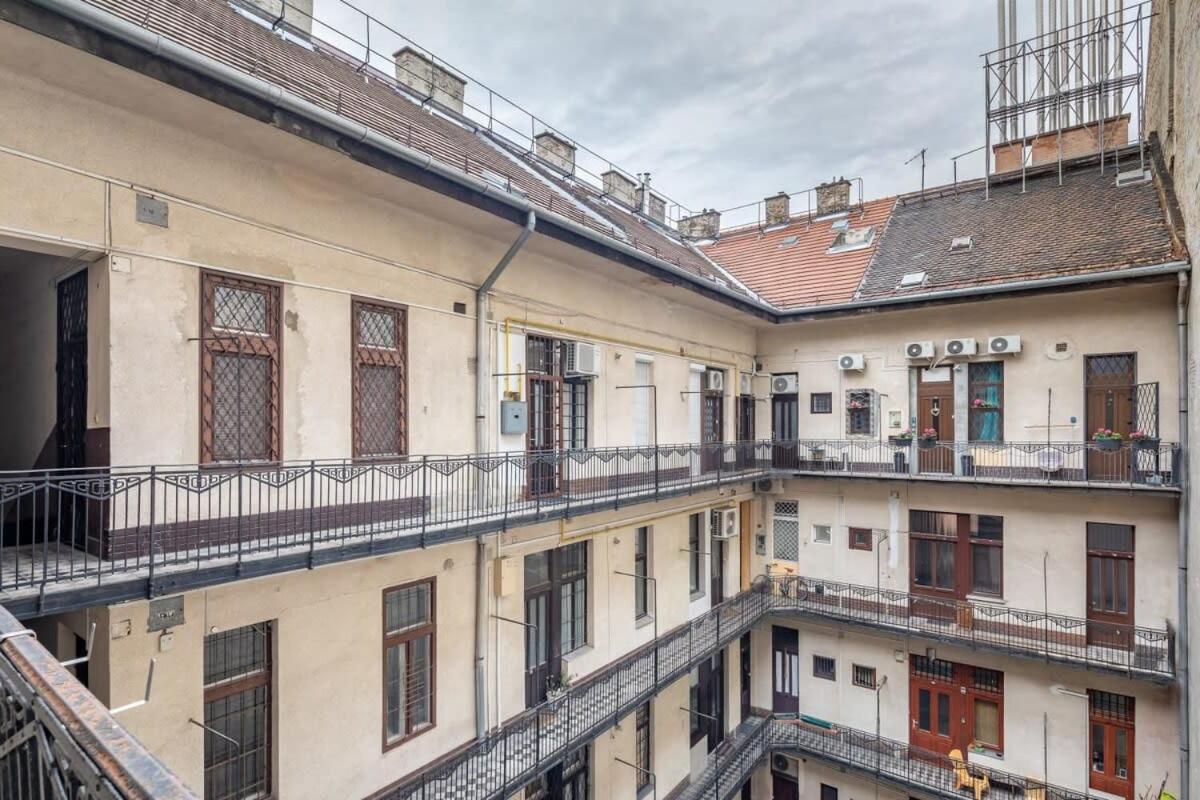 Super Central New Studio Budapest Bagian luar foto
